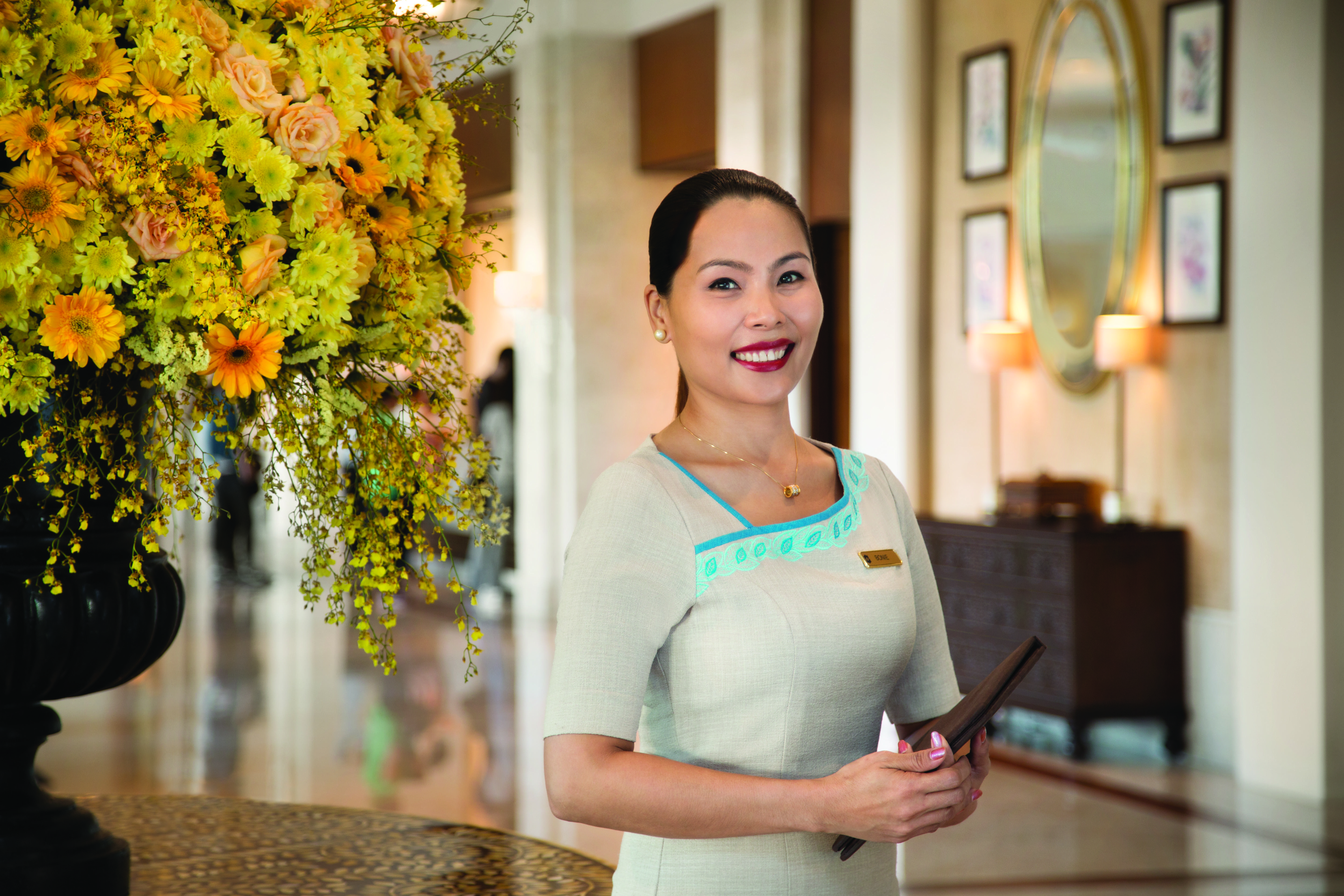 Shangri-La Mactan, Cebu Lapu-Lapu City Exterior photo A hotel concierge